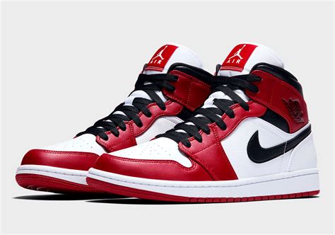 nike air jordan 1 mid.